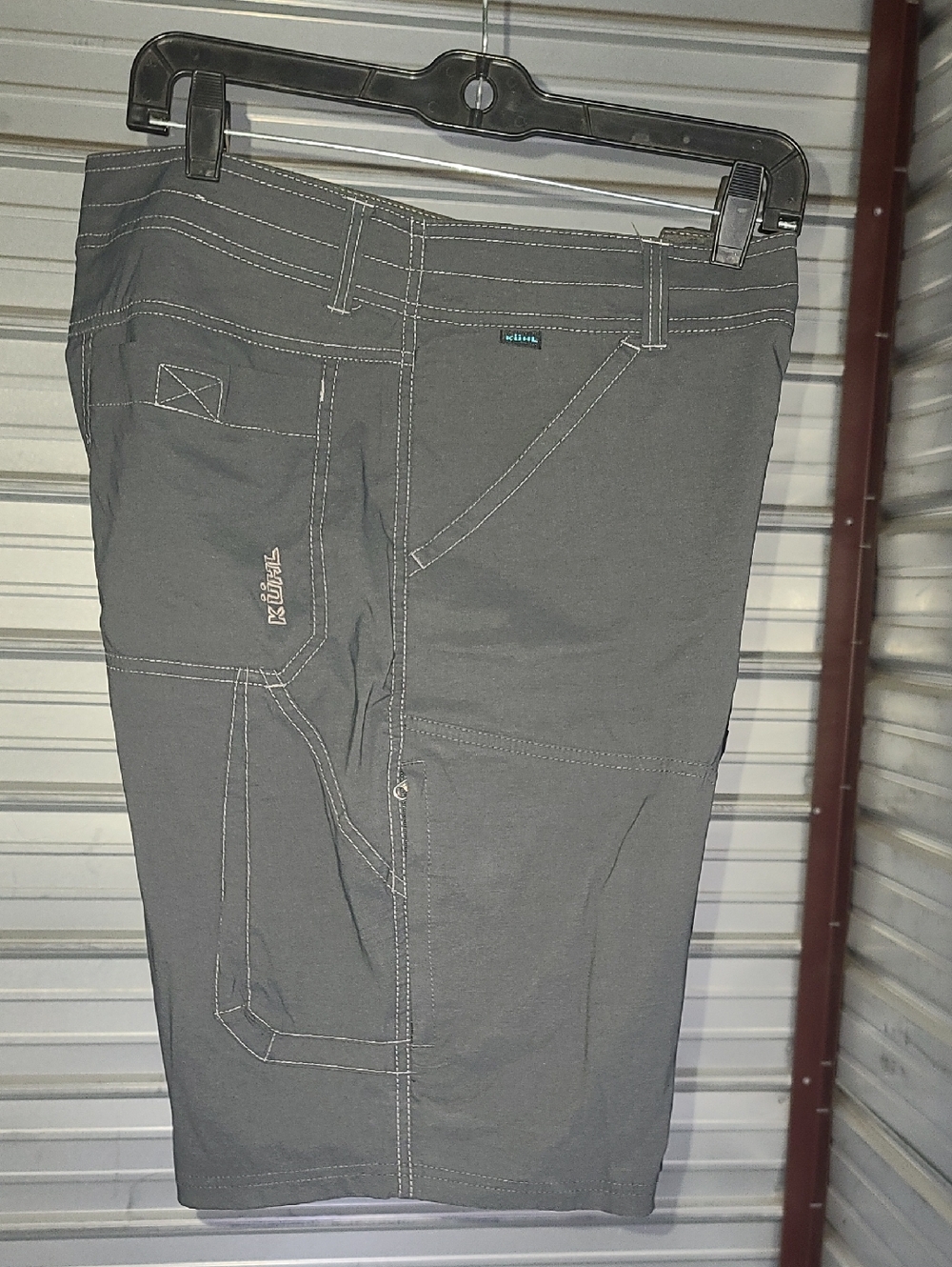 Kuhl Men’s Gray Cargo Shorts with Contrast Stitching